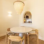 Modern 1br With Pool & Balcony