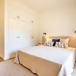 Modern 1br With Pool & Balcony Apartament