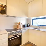 Modern 1br With Pool & Balcony *