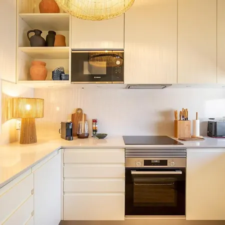 Lägenhet Modern 1br With Pool & Balcony *