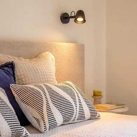 Lägenhet Modern 1br With Pool & Balcony