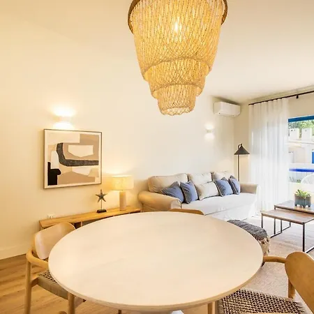 Modern 1br With Pool & Balcony