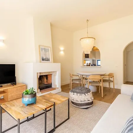 Modern 1br With Pool & Balcony *
