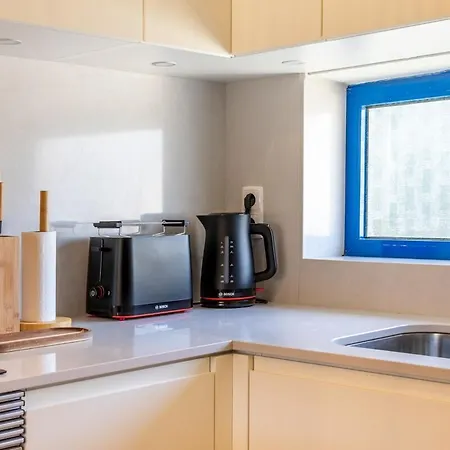 Lägenhet Modern 1br With Pool & Balcony *