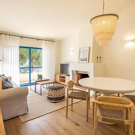 Modern 1br With Pool & Balcony