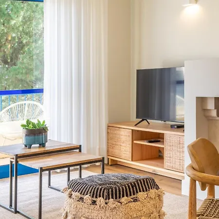 Modern 1br With Pool & Balcony Lägenhet *