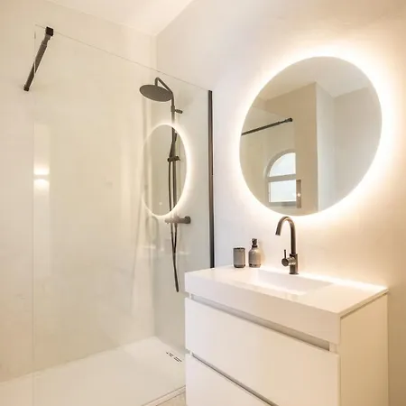 Modern 1br With Pool & Balcony