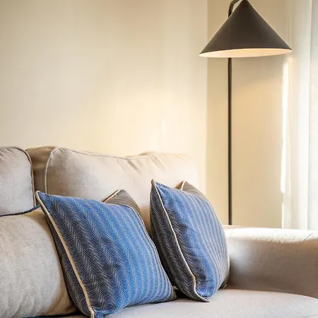 Lägenhet Modern 1br With Pool & Balcony *