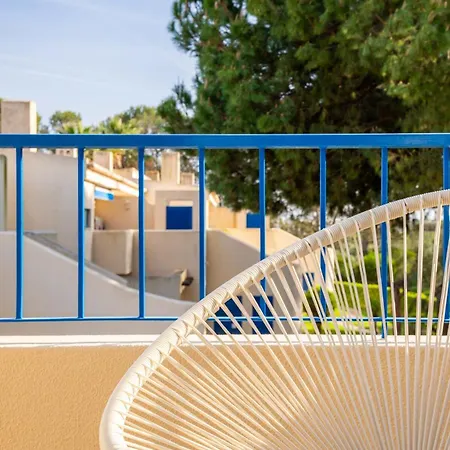 Modern 1br With Pool & Balcony