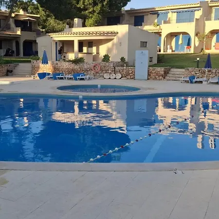 Lägenhet Modern 1br With Pool & Balcony