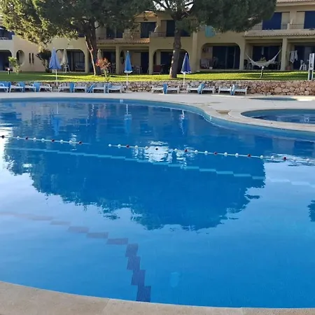 Modern 1br With Pool & Balcony